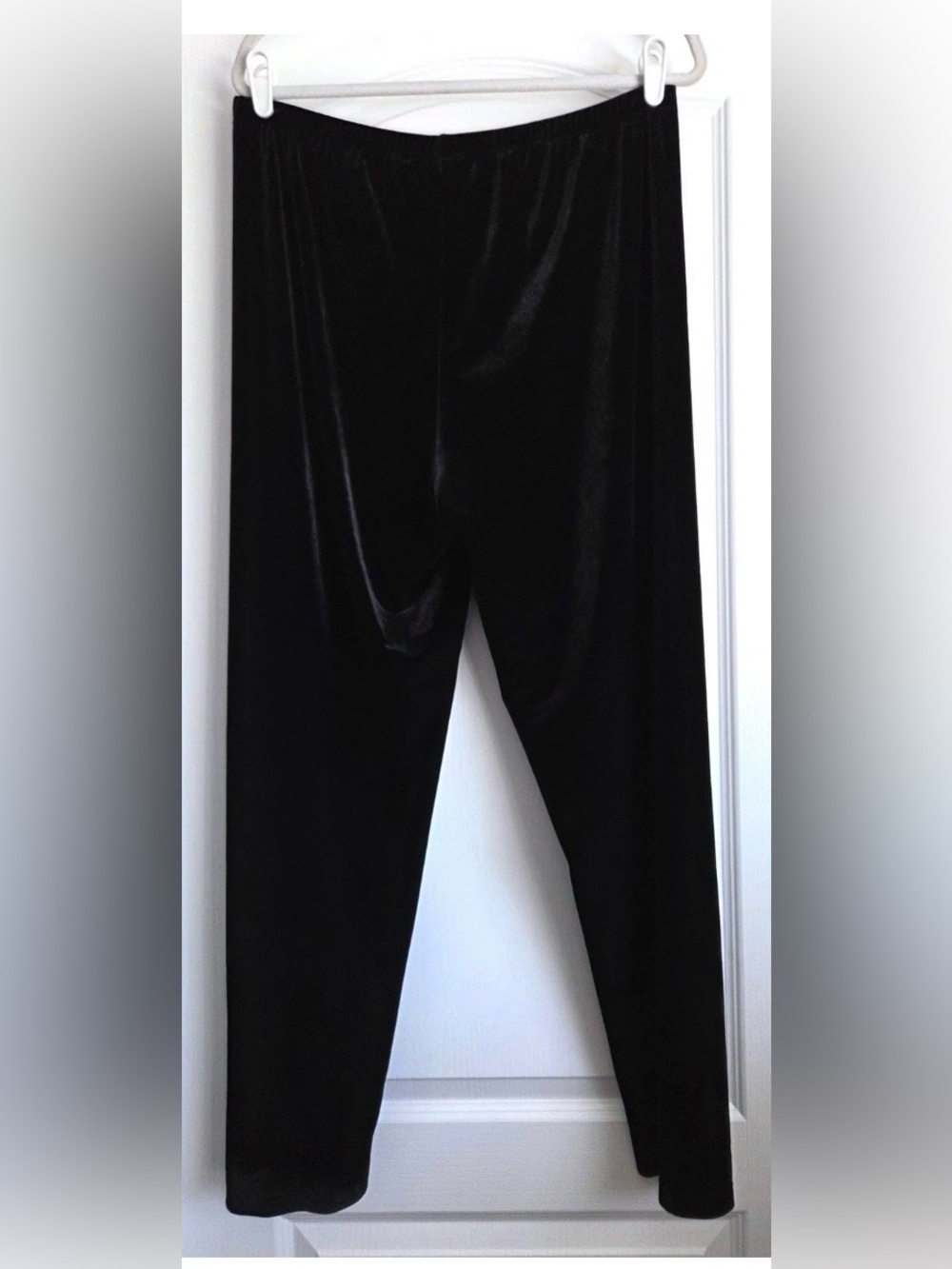 Chico’s Private Edition Black Velvet Wide Straight Leg Pants
Size 2/Large